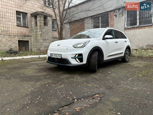 Білий Кіа Niro, об'ємом двигуна 0 л та пробігом 52 тис. км за 20500 $, фото 7 на Automoto.ua