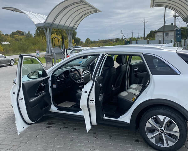 Белый Киа Niro, объемом двигателя 0 л и пробегом 120 тыс. км за 17700 $, фото 14 на Automoto.ua
