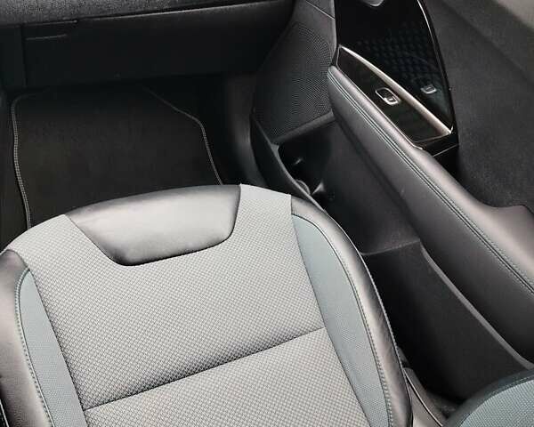 Білий Кіа Niro, об'ємом двигуна 0 л та пробігом 75 тис. км за 19700 $, фото 4 на Automoto.ua