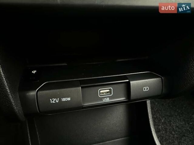 Білий Кіа Niro, об'ємом двигуна 0 л та пробігом 62 тис. км за 24500 $, фото 11 на Automoto.ua