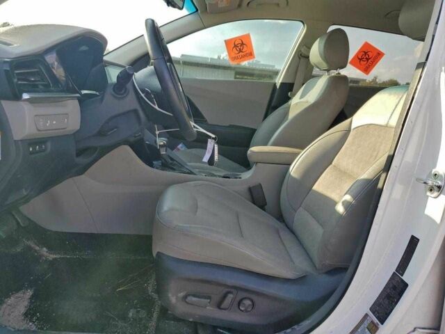 Белый Киа Niro, объемом двигателя 1.6 л и пробегом 65 тыс. км за 3500 $, фото 6 на Automoto.ua