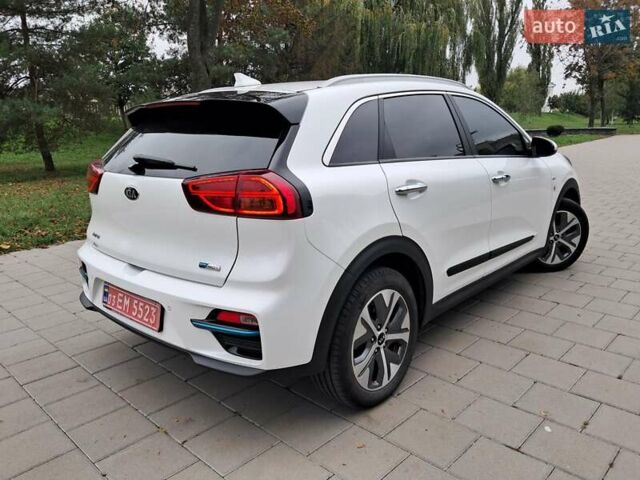 Білий Кіа Niro, об'ємом двигуна 0 л та пробігом 60 тис. км за 22900 $, фото 7 на Automoto.ua