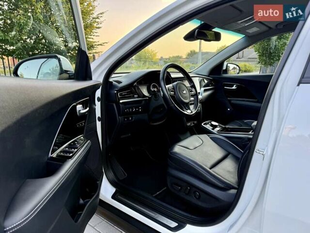 Белый Киа Niro, объемом двигателя 0 л и пробегом 82 тыс. км за 18950 $, фото 49 на Automoto.ua