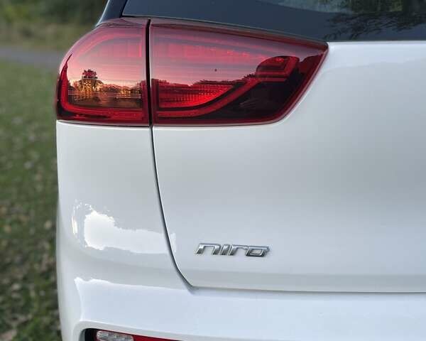 Белый Киа Niro, объемом двигателя 0 л и пробегом 95 тыс. км за 16500 $, фото 11 на Automoto.ua