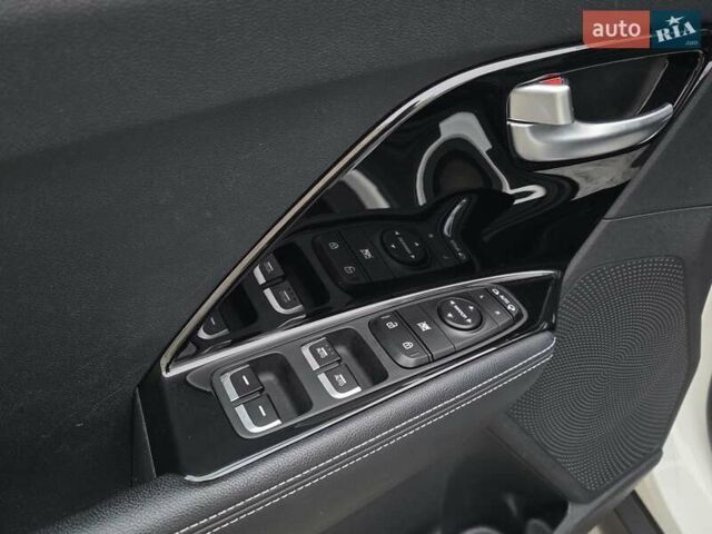 Белый Киа Niro, объемом двигателя 0 л и пробегом 149 тыс. км за 17499 $, фото 21 на Automoto.ua