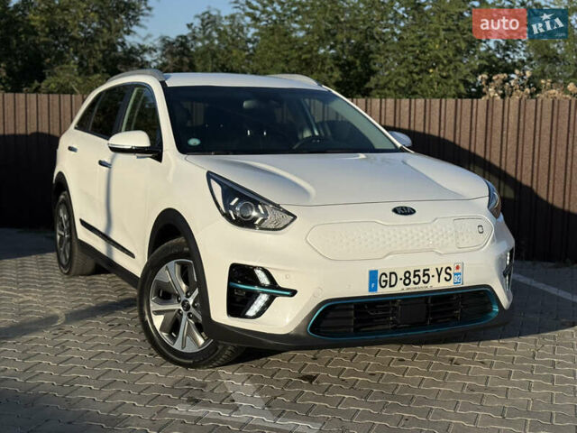 Білий Кіа Niro, об'ємом двигуна 0 л та пробігом 121 тис. км за 18950 $, фото 8 на Automoto.ua