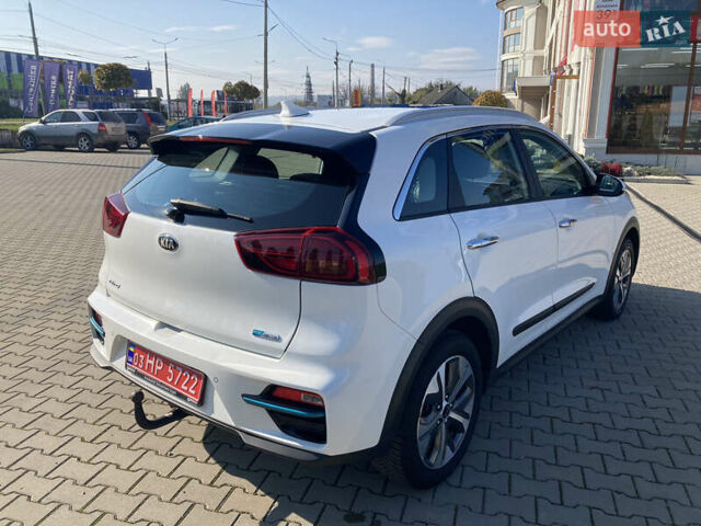Білий Кіа Niro, об'ємом двигуна 0 л та пробігом 147 тис. км за 18200 $, фото 4 на Automoto.ua