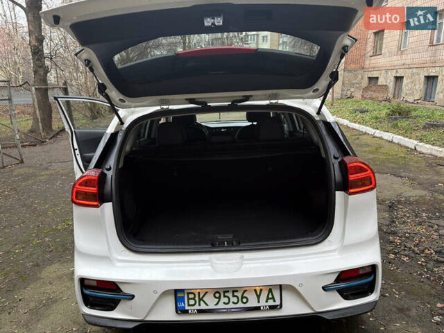 Білий Кіа Niro, об'ємом двигуна 0 л та пробігом 52 тис. км за 20500 $, фото 11 на Automoto.ua