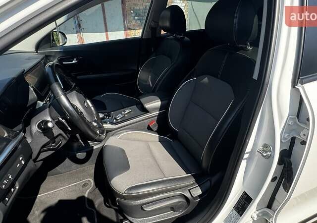 Белый Киа Niro, объемом двигателя 0 л и пробегом 140 тыс. км за 17800 $, фото 36 на Automoto.ua