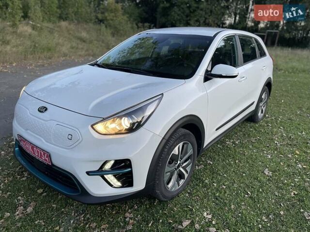 Белый Киа Niro, объемом двигателя 0 л и пробегом 95 тыс. км за 16500 $, фото 2 на Automoto.ua