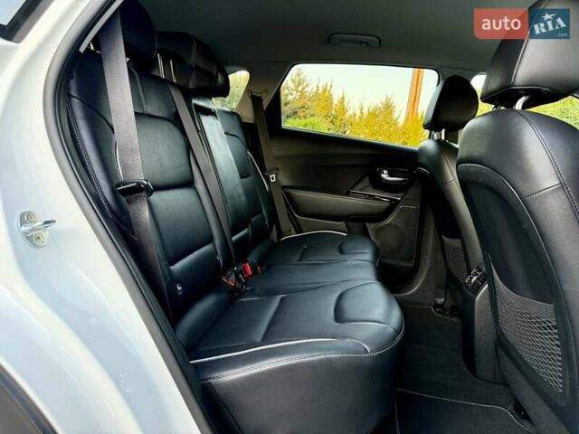 Белый Киа Niro, объемом двигателя 0 л и пробегом 82 тыс. км за 18950 $, фото 94 на Automoto.ua