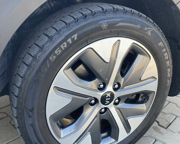 Білий Кіа Niro, об'ємом двигуна 0 л та пробігом 147 тис. км за 18200 $, фото 23 на Automoto.ua