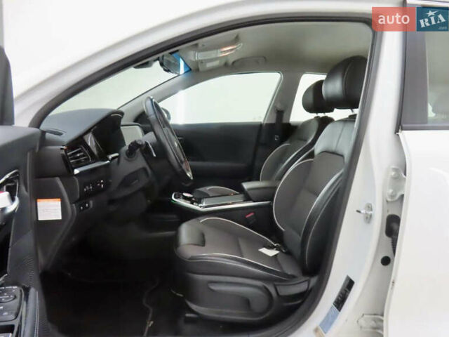 Белый Киа Niro, объемом двигателя 0 л и пробегом 150 тыс. км за 18299 $, фото 40 на Automoto.ua