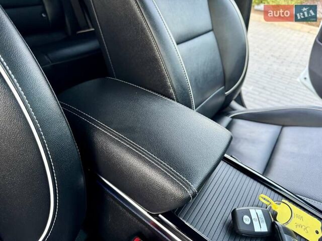 Белый Киа Niro, объемом двигателя 0 л и пробегом 82 тыс. км за 18950 $, фото 90 на Automoto.ua