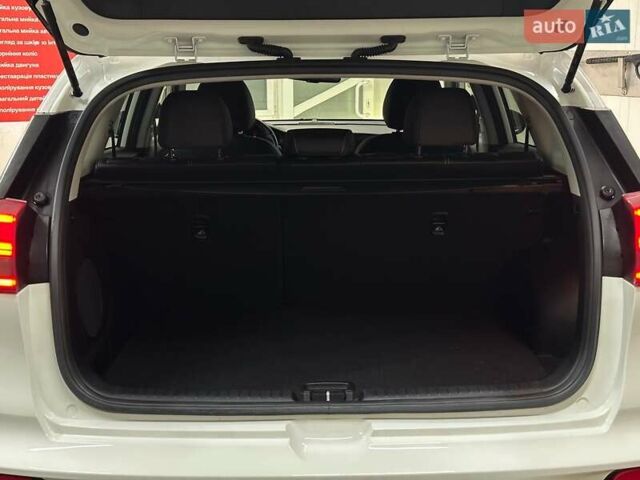 Белый Киа Niro, объемом двигателя 0 л и пробегом 38 тыс. км за 24700 $, фото 96 на Automoto.ua