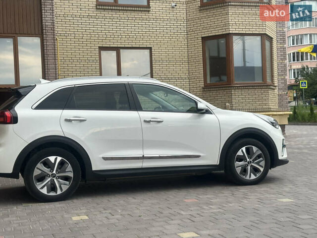 Белый Киа Niro, объемом двигателя 0 л и пробегом 122 тыс. км за 17999 $, фото 14 на Automoto.ua