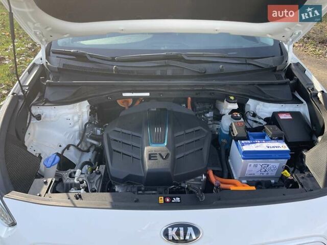 Белый Киа Niro, объемом двигателя 0 л и пробегом 96 тыс. км за 16800 $, фото 27 на Automoto.ua