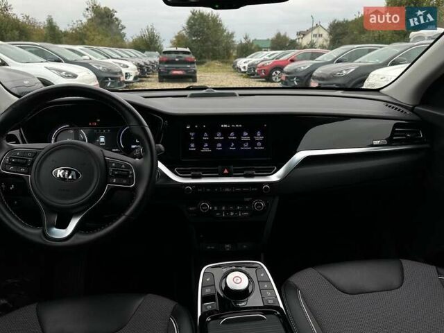 Белый Киа Niro, объемом двигателя 0 л и пробегом 56 тыс. км за 23400 $, фото 64 на Automoto.ua