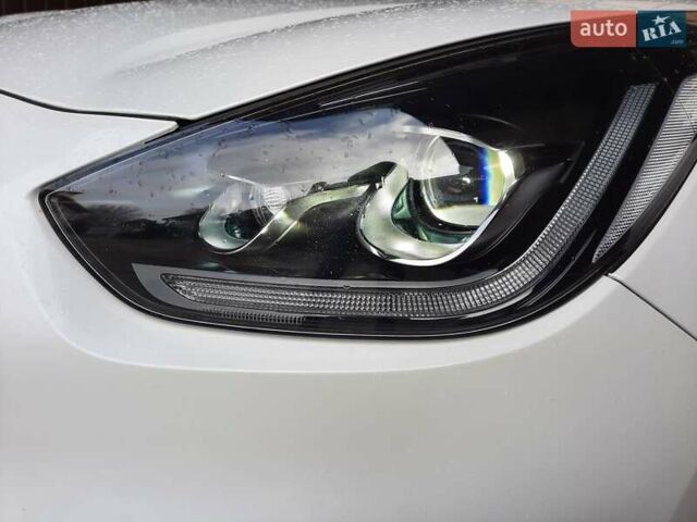 Белый Киа Niro, объемом двигателя 0 л и пробегом 80 тыс. км за 22319 $, фото 3 на Automoto.ua