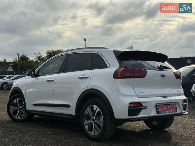 Білий Кіа Niro, об'ємом двигуна 0 л та пробігом 82 тис. км за 23266 $, фото 5 на Automoto.ua