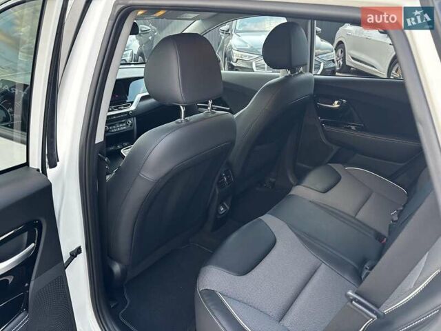 Белый Киа Niro, объемом двигателя 0 л и пробегом 72 тыс. км за 23600 $, фото 31 на Automoto.ua