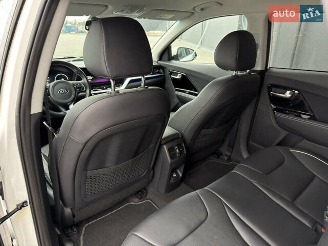Белый Киа Niro, объемом двигателя 0 л и пробегом 51 тыс. км за 24200 $, фото 31 на Automoto.ua