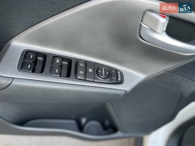 Белый Киа Niro, объемом двигателя 0 л и пробегом 96 тыс. км за 16800 $, фото 34 на Automoto.ua