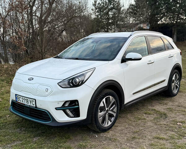 Білий Кіа Niro, об'ємом двигуна 0 л та пробігом 68 тис. км за 21400 $, фото 2 на Automoto.ua