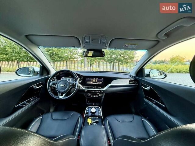 Белый Киа Niro, объемом двигателя 0 л и пробегом 82 тыс. км за 18950 $, фото 106 на Automoto.ua