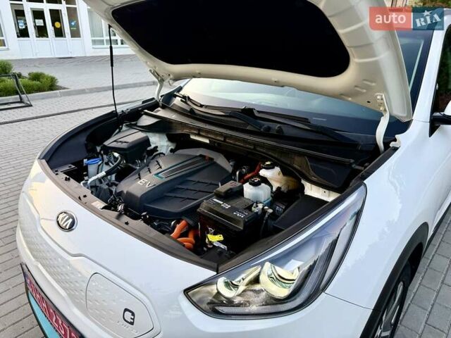 Белый Киа Niro, объемом двигателя 0 л и пробегом 82 тыс. км за 18950 $, фото 114 на Automoto.ua