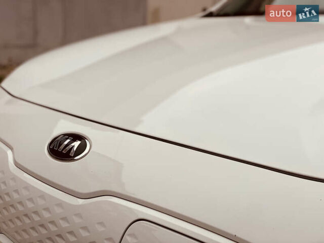 Белый Киа Niro, объемом двигателя 0 л и пробегом 164 тыс. км за 17750 $, фото 13 на Automoto.ua