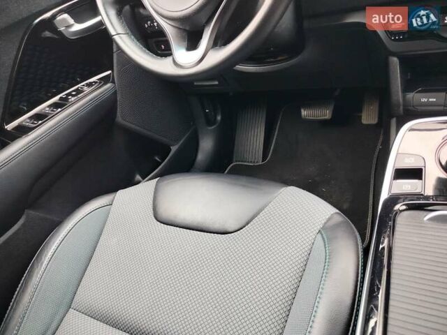 Білий Кіа Niro, об'ємом двигуна 0 л та пробігом 75 тис. км за 19700 $, фото 5 на Automoto.ua