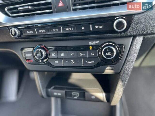 Белый Киа Niro, объемом двигателя 0 л и пробегом 96 тыс. км за 16800 $, фото 54 на Automoto.ua