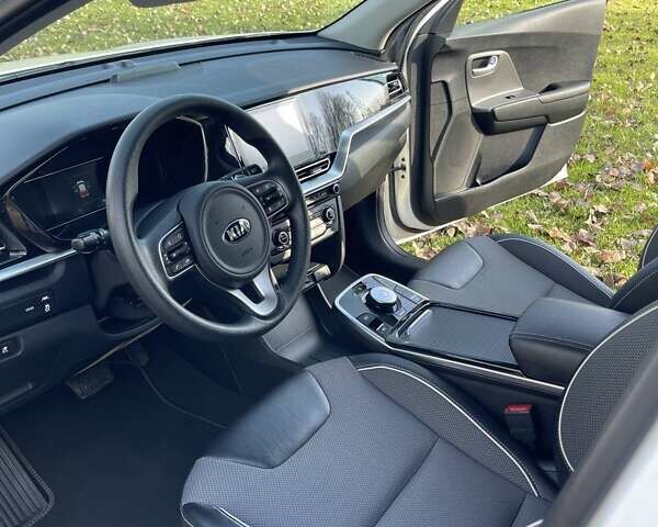 Белый Киа Niro, объемом двигателя 0 л и пробегом 96 тыс. км за 16800 $, фото 46 на Automoto.ua