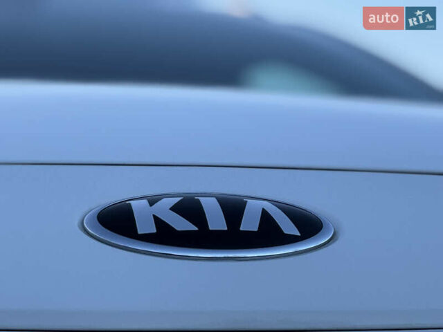 Белый Киа Niro, объемом двигателя 0 л и пробегом 18 тыс. км за 21999 $, фото 11 на Automoto.ua