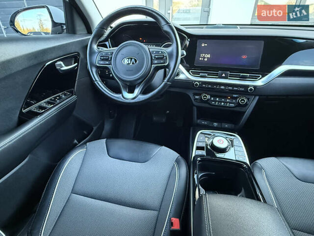 Белый Киа Niro, объемом двигателя 0 л и пробегом 80 тыс. км за 17800 $, фото 57 на Automoto.ua