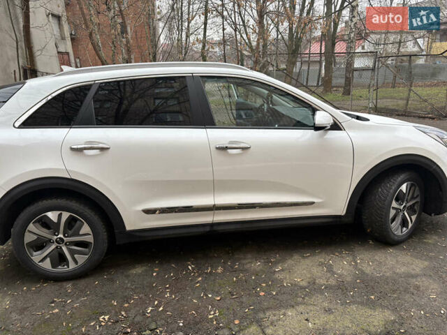 Білий Кіа Niro, об'ємом двигуна 0 л та пробігом 52 тис. км за 20500 $, фото 9 на Automoto.ua