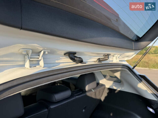 Білий Кіа Niro, об'ємом двигуна 0 л та пробігом 107 тис. км за 20900 $, фото 74 на Automoto.ua