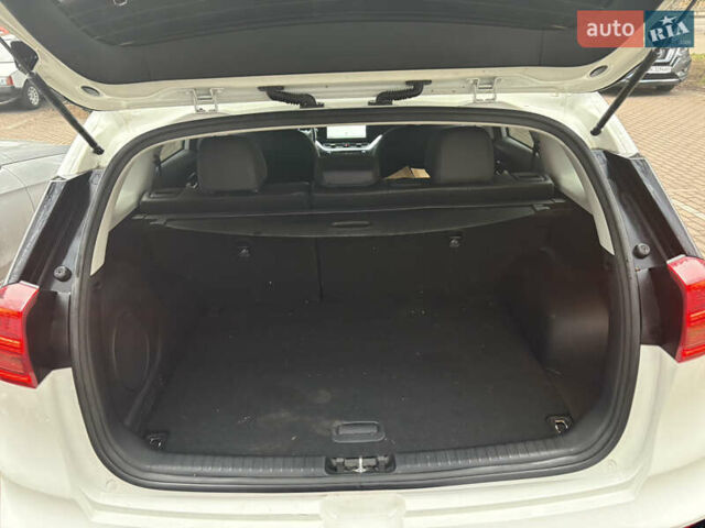 Білий Кіа Niro, об'ємом двигуна 0 л та пробігом 52 тис. км за 20500 $, фото 36 на Automoto.ua