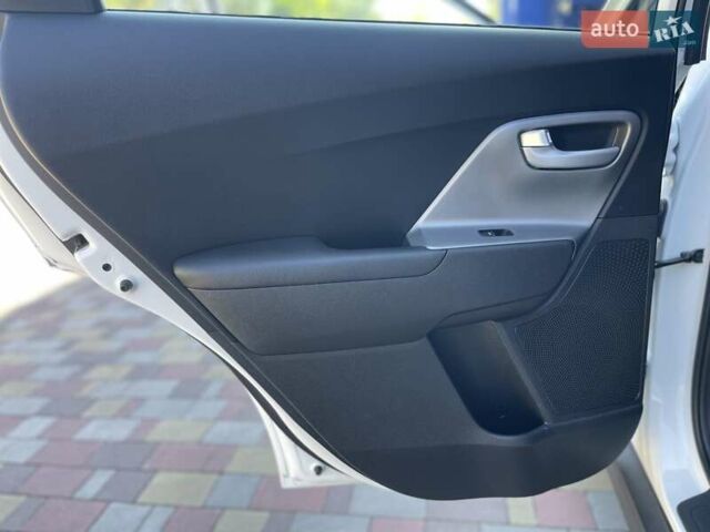Белый Киа Niro, объемом двигателя 0 л и пробегом 95 тыс. км за 16500 $, фото 55 на Automoto.ua