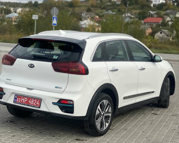 Белый Киа Niro, объемом двигателя 0 л и пробегом 120 тыс. км за 17700 $, фото 3 на Automoto.ua