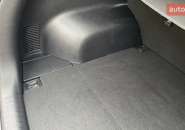 Белый Киа Niro, объемом двигателя 0 л и пробегом 63 тыс. км за 22500 $, фото 38 на Automoto.ua