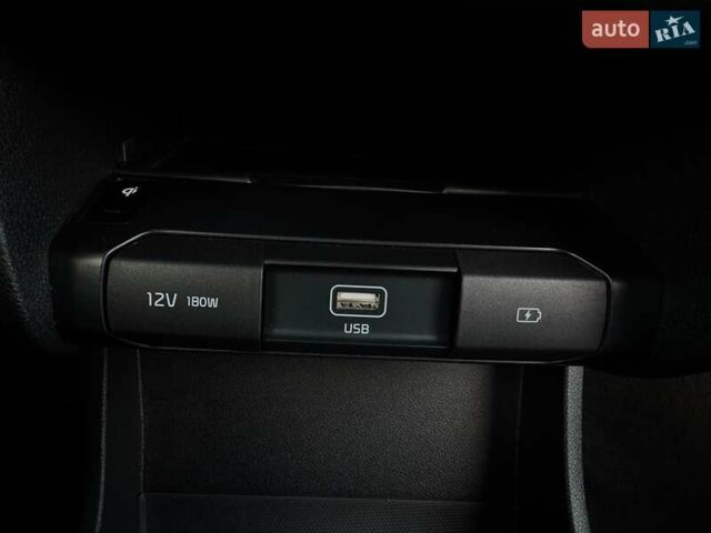 Білий Кіа Niro, об'ємом двигуна 0 л та пробігом 59 тис. км за 23800 $, фото 44 на Automoto.ua