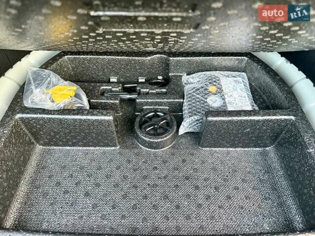 Белый Киа Niro, объемом двигателя 0 л и пробегом 82 тыс. км за 18950 $, фото 111 на Automoto.ua