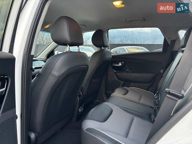 Белый Киа Niro, объемом двигателя 0 л и пробегом 72 тыс. км за 23600 $, фото 35 на Automoto.ua