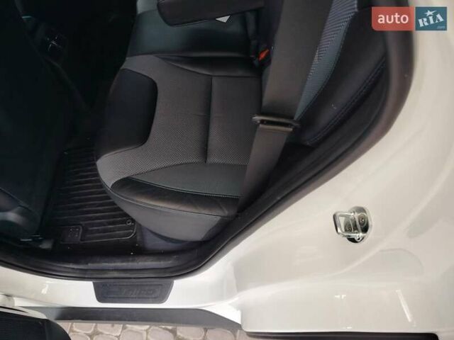 Білий Кіа Niro, об'ємом двигуна 0 л та пробігом 75 тис. км за 19700 $, фото 11 на Automoto.ua