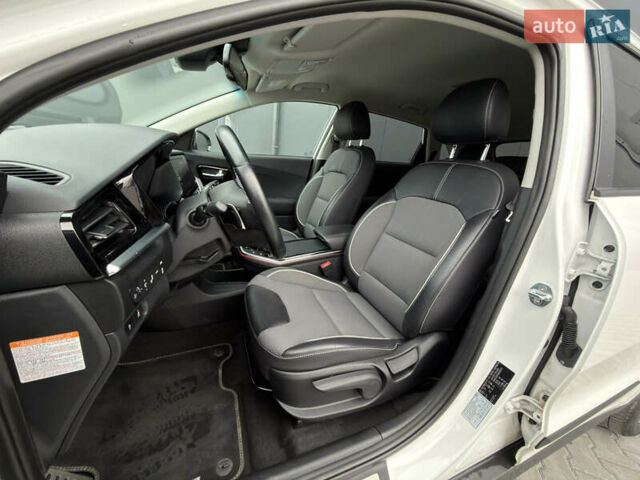 Белый Киа Niro, объемом двигателя 0 л и пробегом 39 тыс. км за 23400 $, фото 22 на Automoto.ua