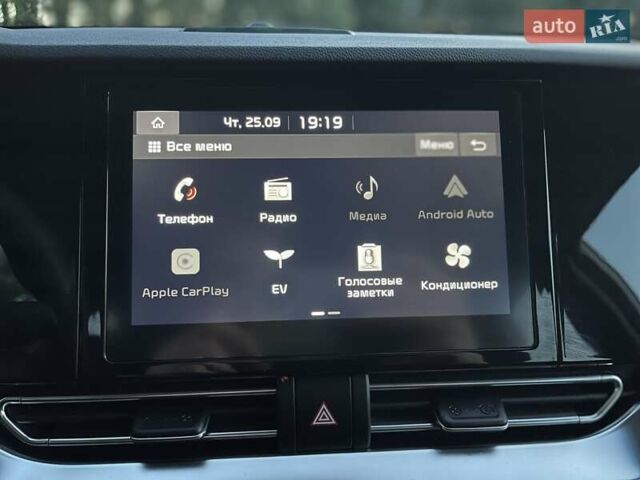 Белый Киа Niro, объемом двигателя 0 л и пробегом 95 тыс. км за 16500 $, фото 62 на Automoto.ua