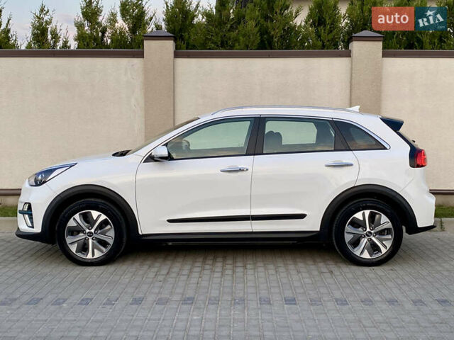 Білий Кіа Niro, об'ємом двигуна 0 л та пробігом 68 тис. км за 20750 $, фото 6 на Automoto.ua