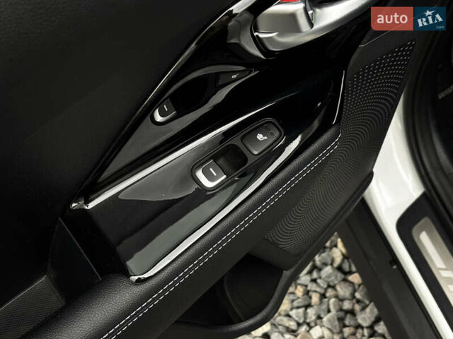 Белый Киа Niro, объемом двигателя 0 л и пробегом 48 тыс. км за 24350 $, фото 36 на Automoto.ua